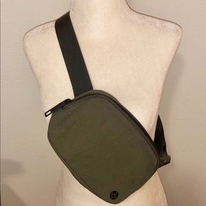 Lululemon Everywhere Belt Bag